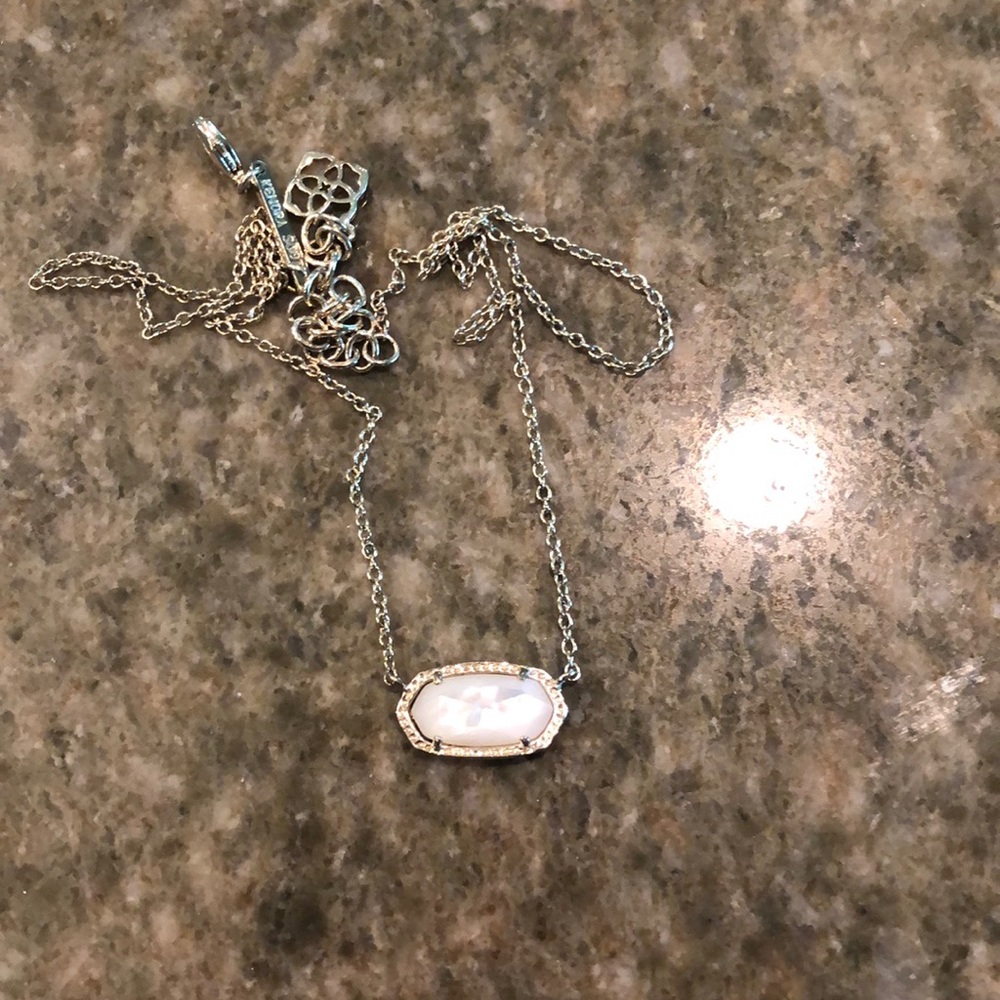 Kendra Scott necklace